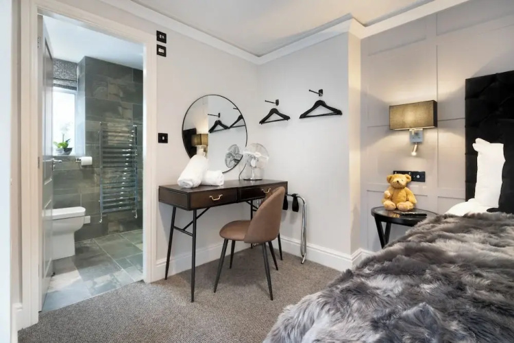 Courtyard Apartments