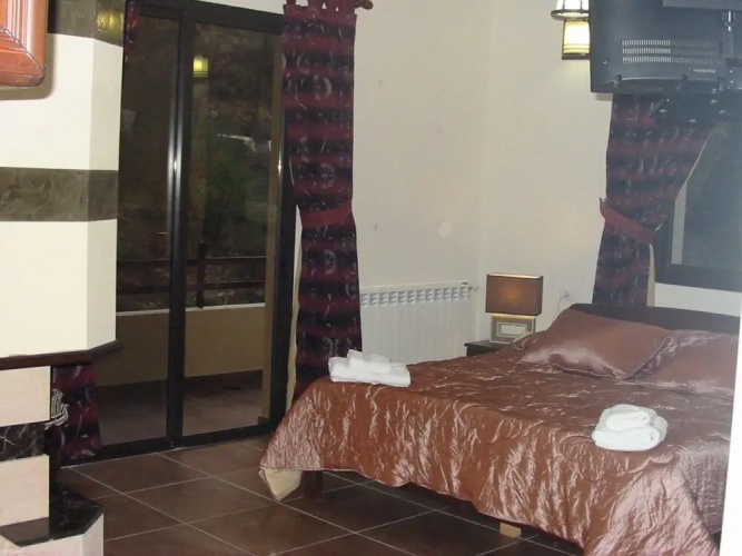 Iris Flower Hotel