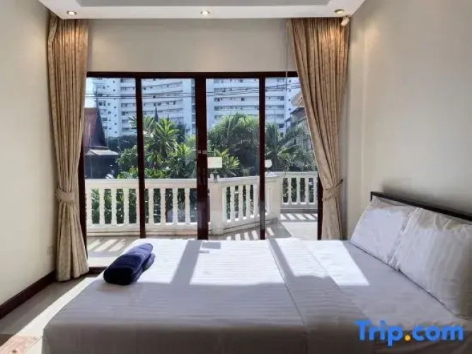 3 Bedrooms Sextuple Villa