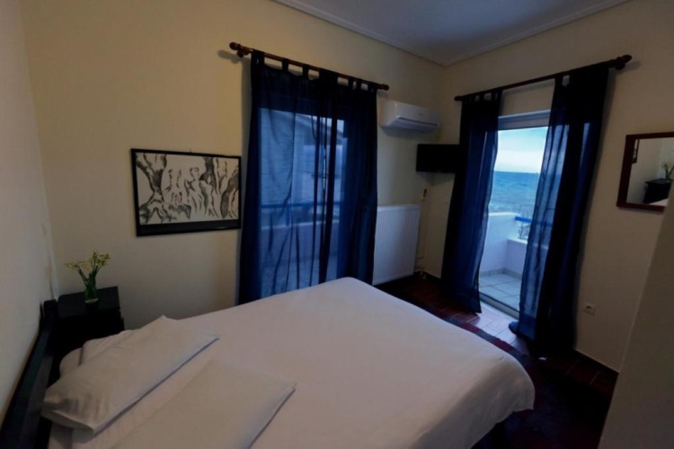 Standard Double room with partial sea view