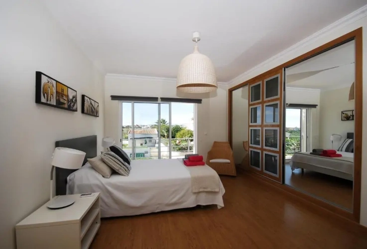 4 Bedrooms Villa