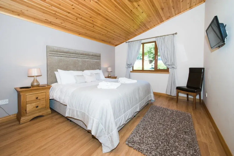 Tawny Lodge