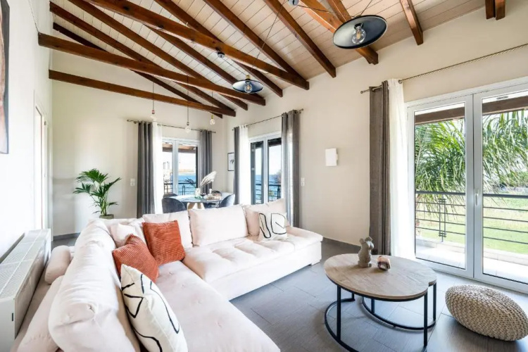 Meltemi Beach House - a seaside Luxury maisonnette