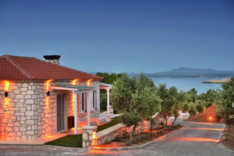 2 Bedrooms Villa