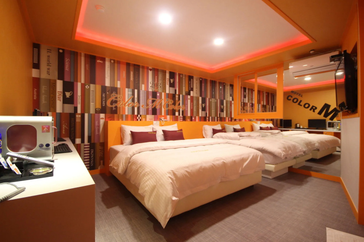 Color M motel