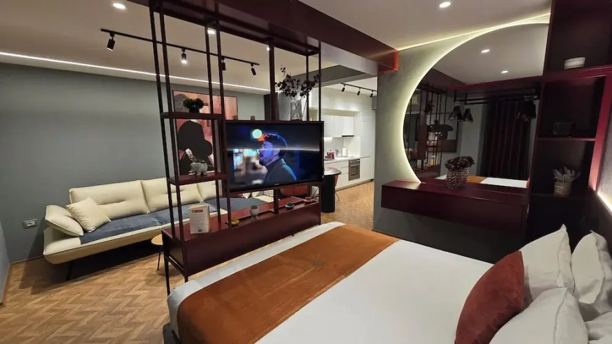 Deluxe Studio