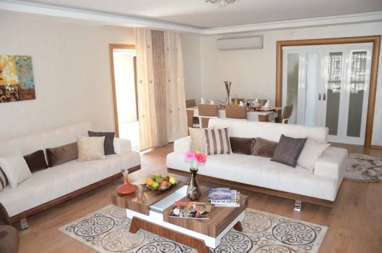 2 Bedrooms Apartment