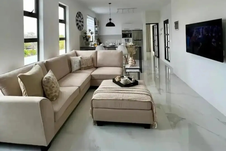 Apt - Sleeps 4 - Balcony - Pool - Parking