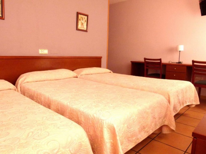 Standard Triple room