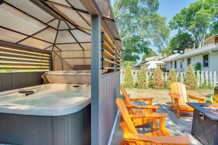 Pet-friendly Minneapolis Home ~ 8 Mi to Downtown!