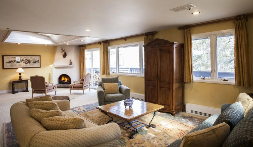 Plaza Lodge by Destination