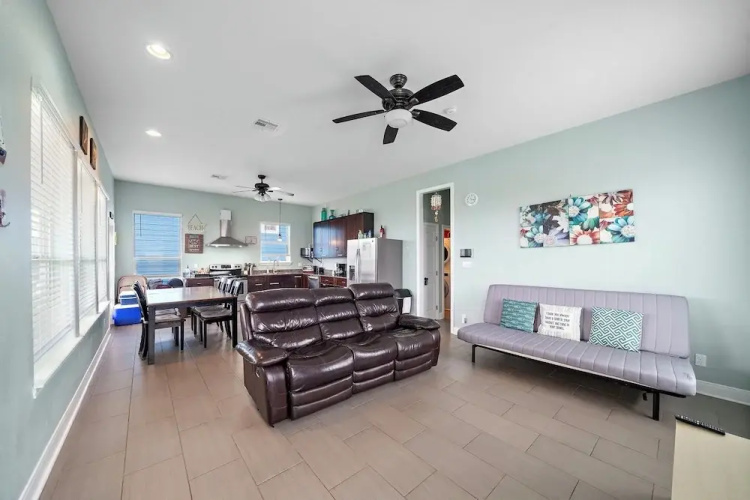 Sunny Beach House by Ryson Vacation Rentals