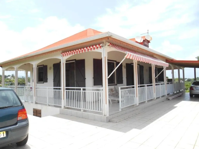 4 Bedrooms Cottage