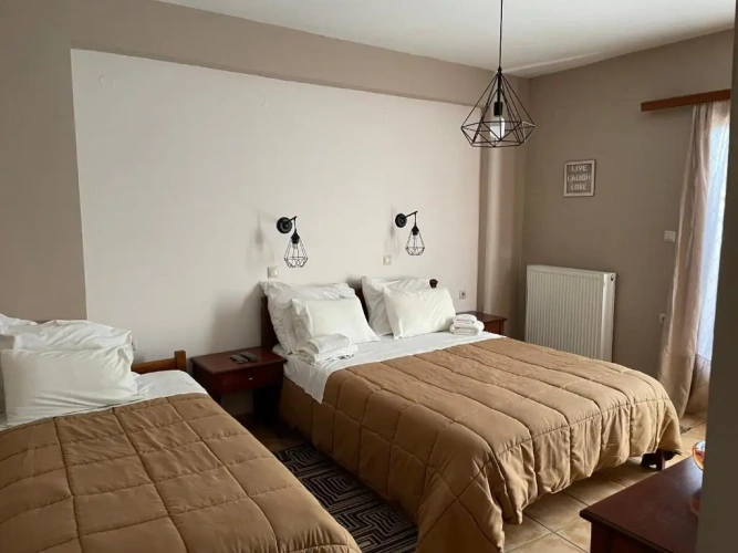 Standard Triple room