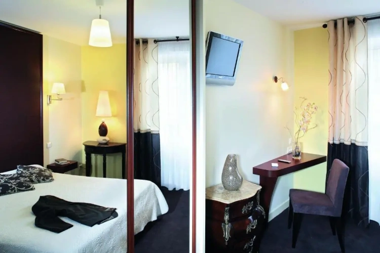 Junior Suite with balcony and with view