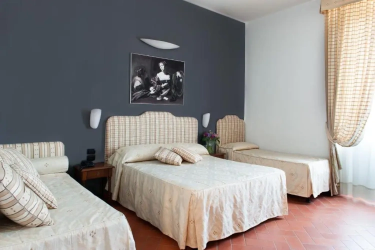Standard Triple room