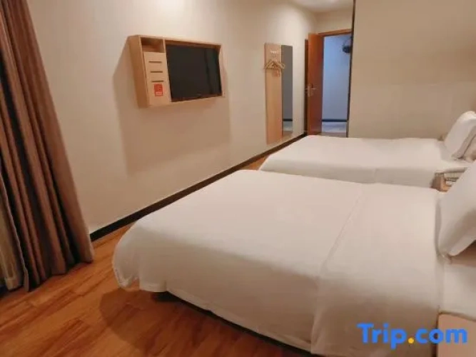 Standard Double room with street view