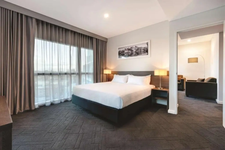 Deluxe Double Suite with city view