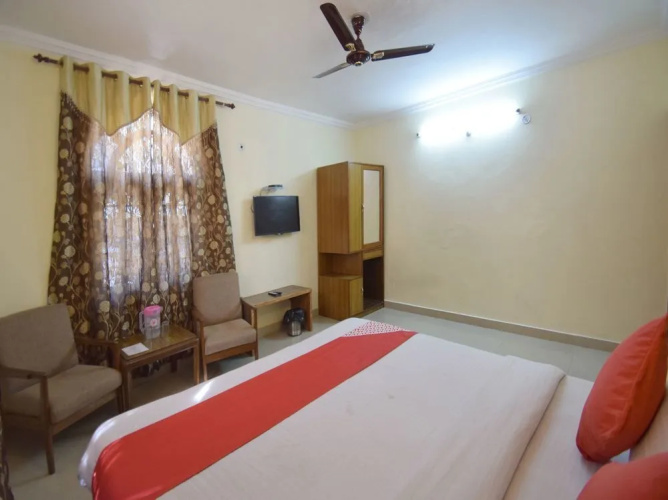 OYO 10229 Hotel Crystal