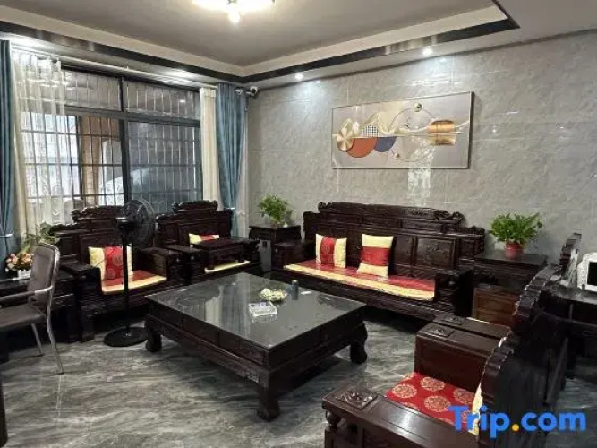 Yichun Fengjing Inn