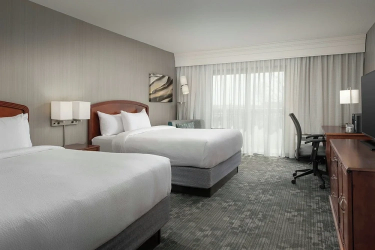 Standard Quadruple room with balcony and with courtyard view