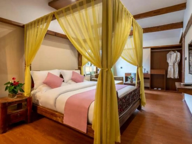 Lijiang Houfu Inn