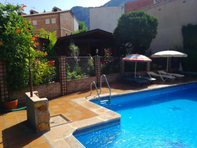 2 Bedrooms Bungalow with garden view