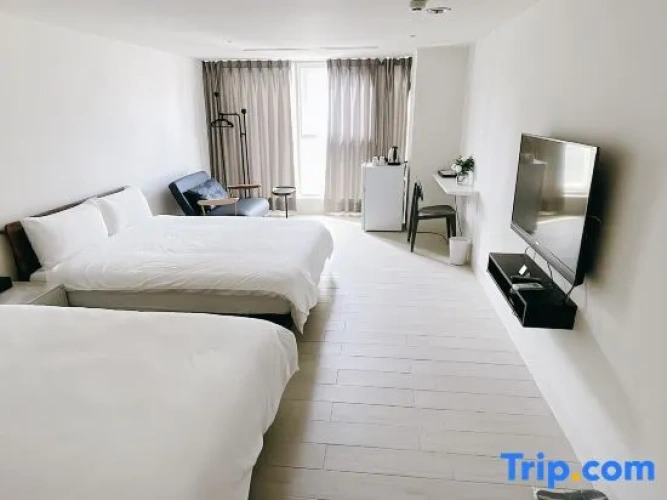 Deluxe Double room with city view