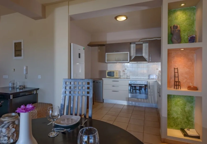 2 Bedrooms Villa