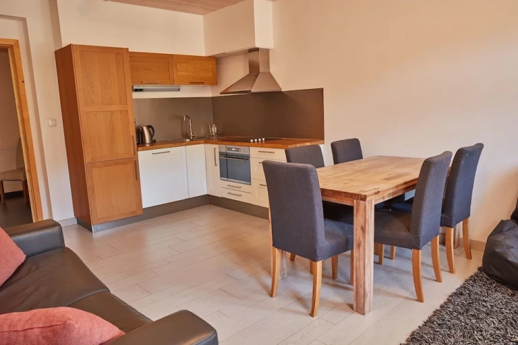 2 Bedrooms Apartment