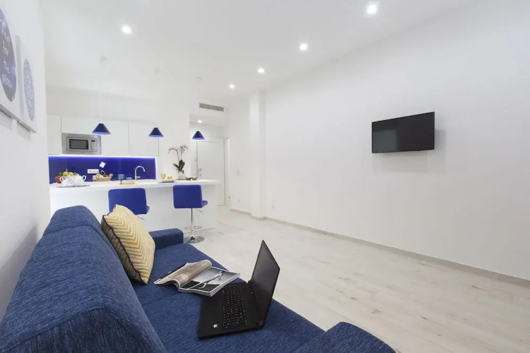 Sara Home 1