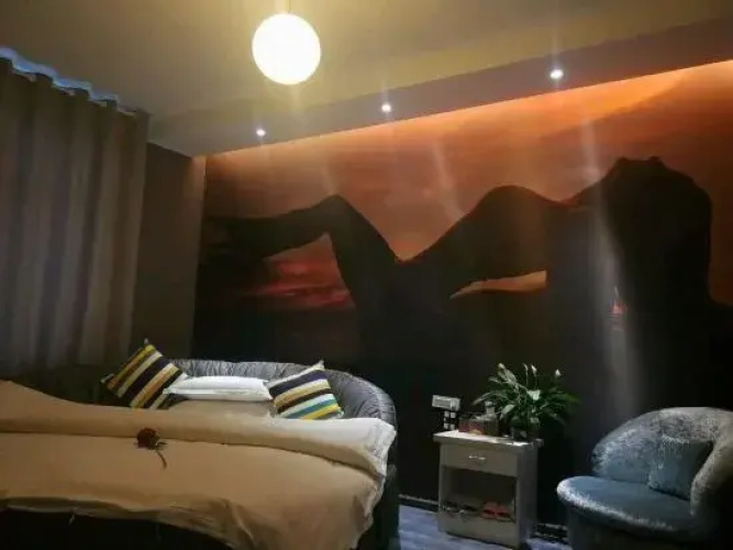 Qujing Zhouzhou Theme Hotel