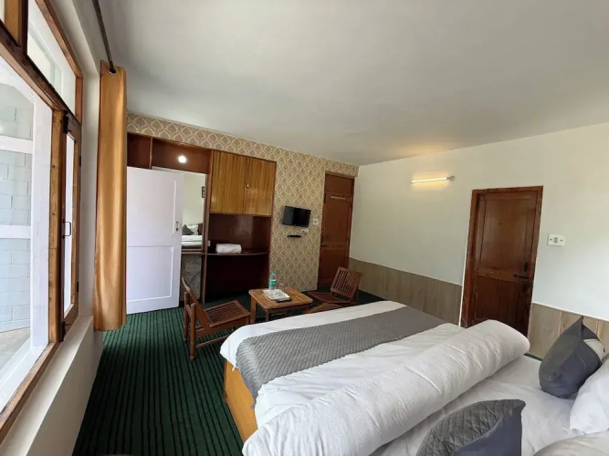 Hotel Alpine Himalayan View  Manali