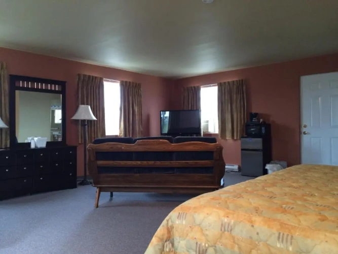 2 Bedrooms Standard Family room with balcony