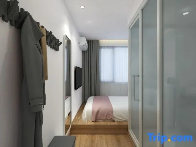 Standard Twin room with street view