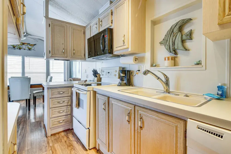 Steps to Bay! Home w/ Pool Access in Port Isabel