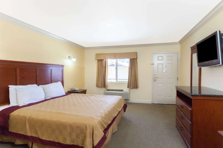 Travelodge by Wyndham Brea