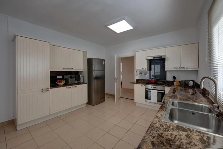 4 Bedrooms Villa