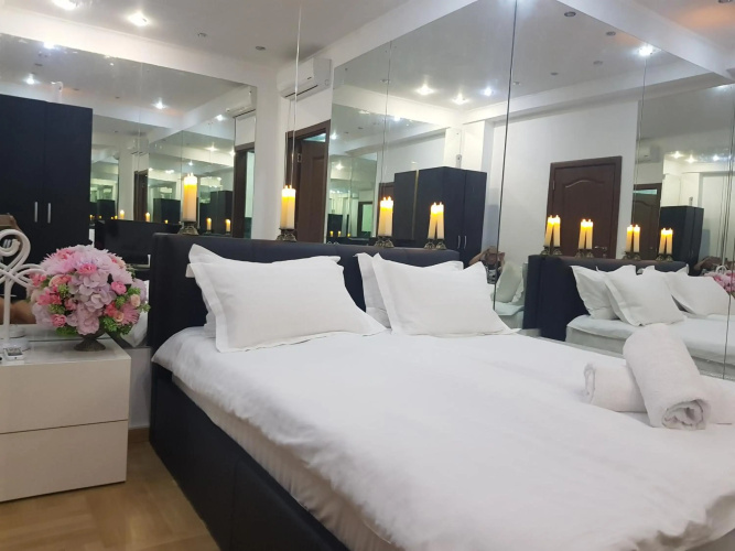 Mirrors Room Mega Mall National Arena
