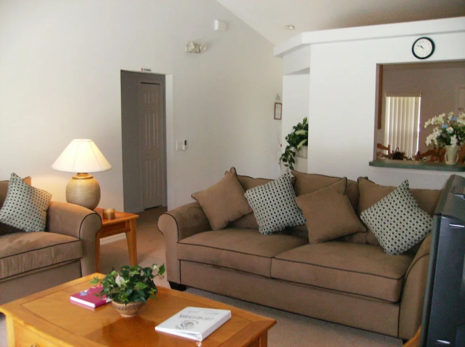 4 Bedroom - Budget Home With Private Pool