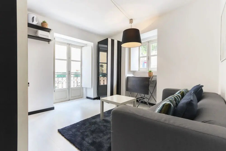 Tailor Made Flat in Central Bairro Alto