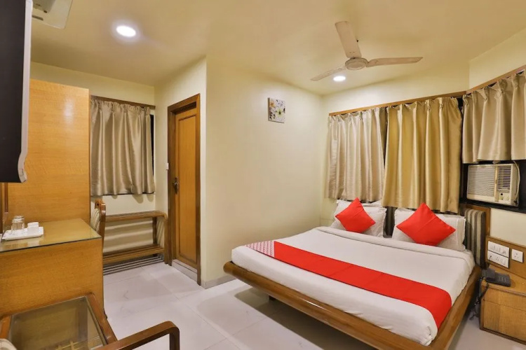 OYO 23337 Flagship Ashram Road
