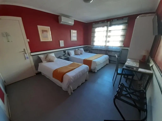 Standard Triple room