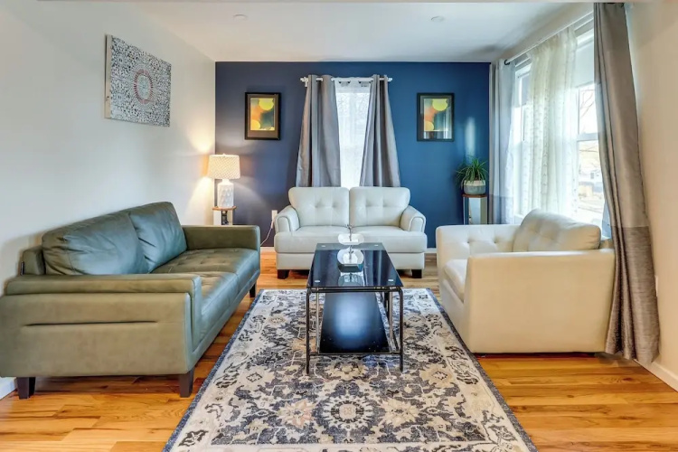 6 Mi to Dtwn New Haven: Duplex w/ Shared Yard