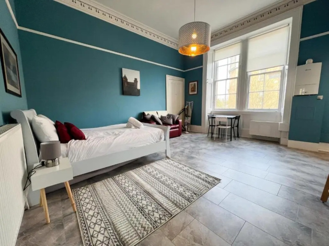 Glasgow West End Studio Apartment