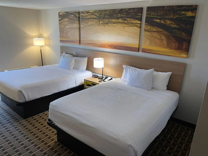 Days Inn Fayetteville-South/I-95 Exit 49