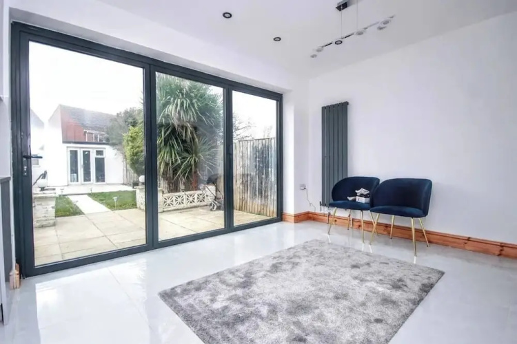House in Brighton & Hove With Parking