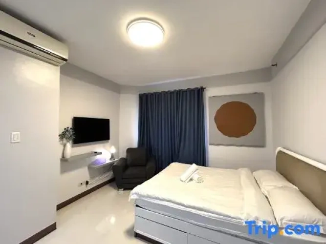 Deluxe Double room with city view
