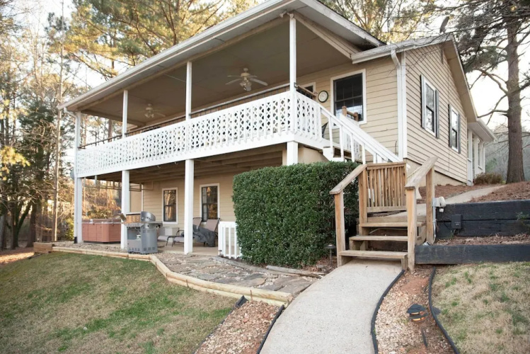 Lakefront Cottage w/ Private Hot Tub!
