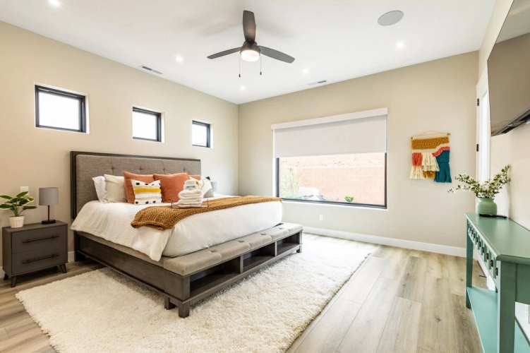 Sunshine Retreat 2 Bedroom Home by RedAwning